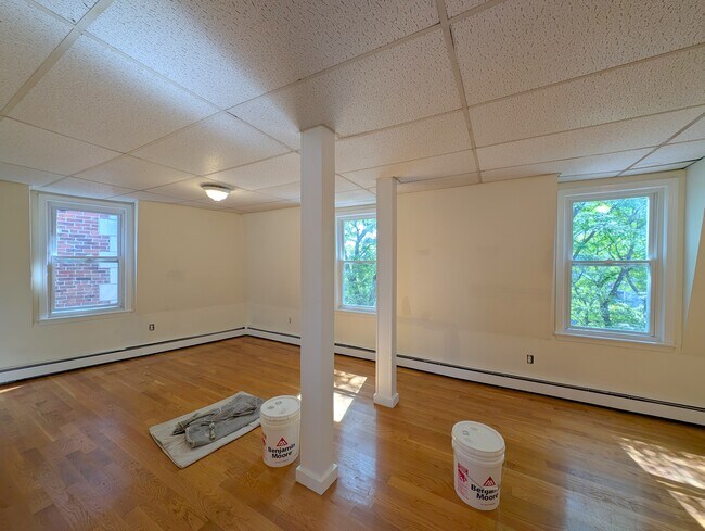 Building Photo - 37 Davis Sq