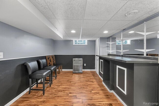 Building Photo - 3237 Pardee Ave