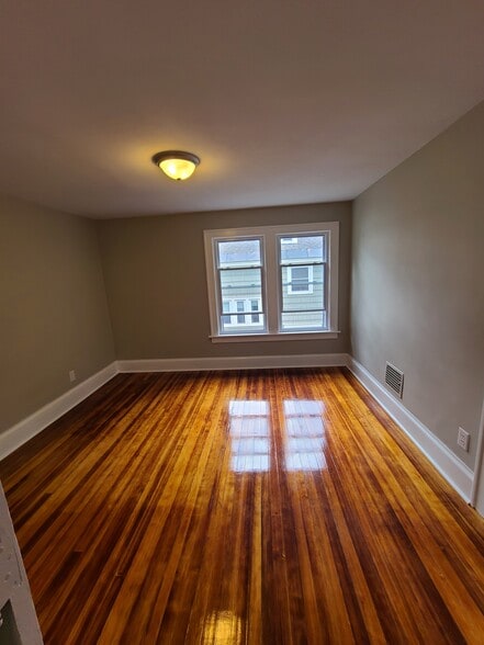 Building Photo - 1114 N Madison St