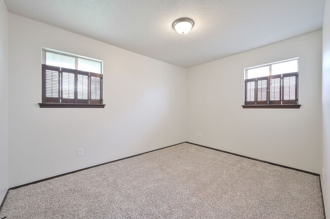Building Photo - 1401 SW 60th St
