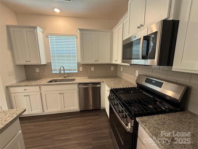 Building Photo - 3204 Lilac Grove Dr