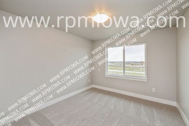 Building Photo - RENT SPECIAL!! 4 Bedroom, 2.5 Bathroom Hom...