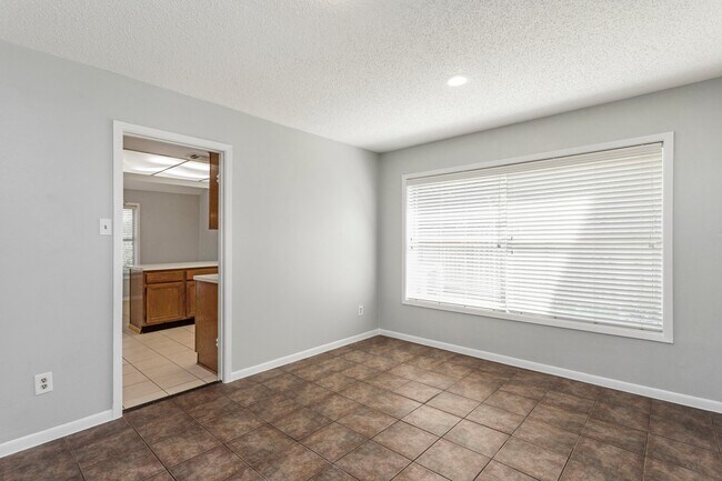 Building Photo - 2015 Braesmeadow Ln