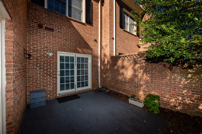 Building Photo - 510 N Poplar St