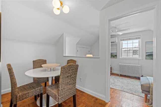 Building Photo - 1700 Dewitt Ave