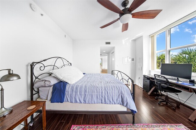 Building Photo - 101 SE 20th Ave