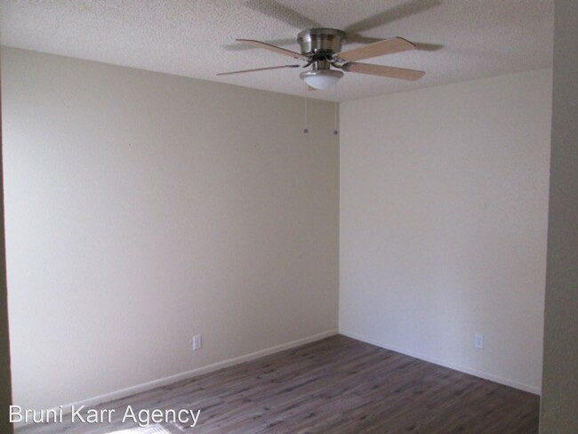 Building Photo - 2 br, 2.5 bath House - 7451 Prairie Rd NE