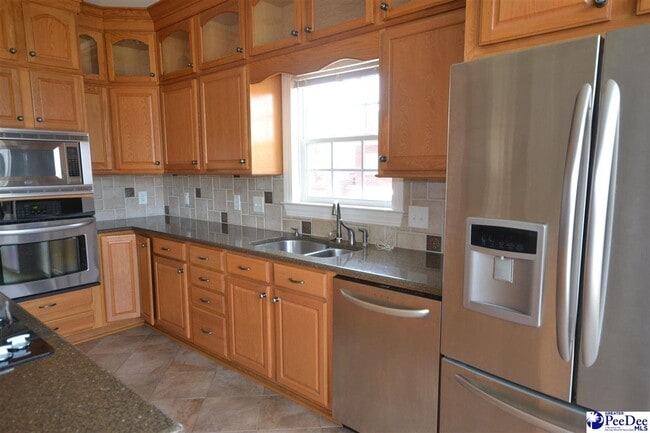 Building Photo - 3032 Drakeshore Dr