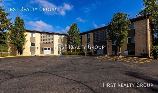 Building Photo - 5610 N Main St