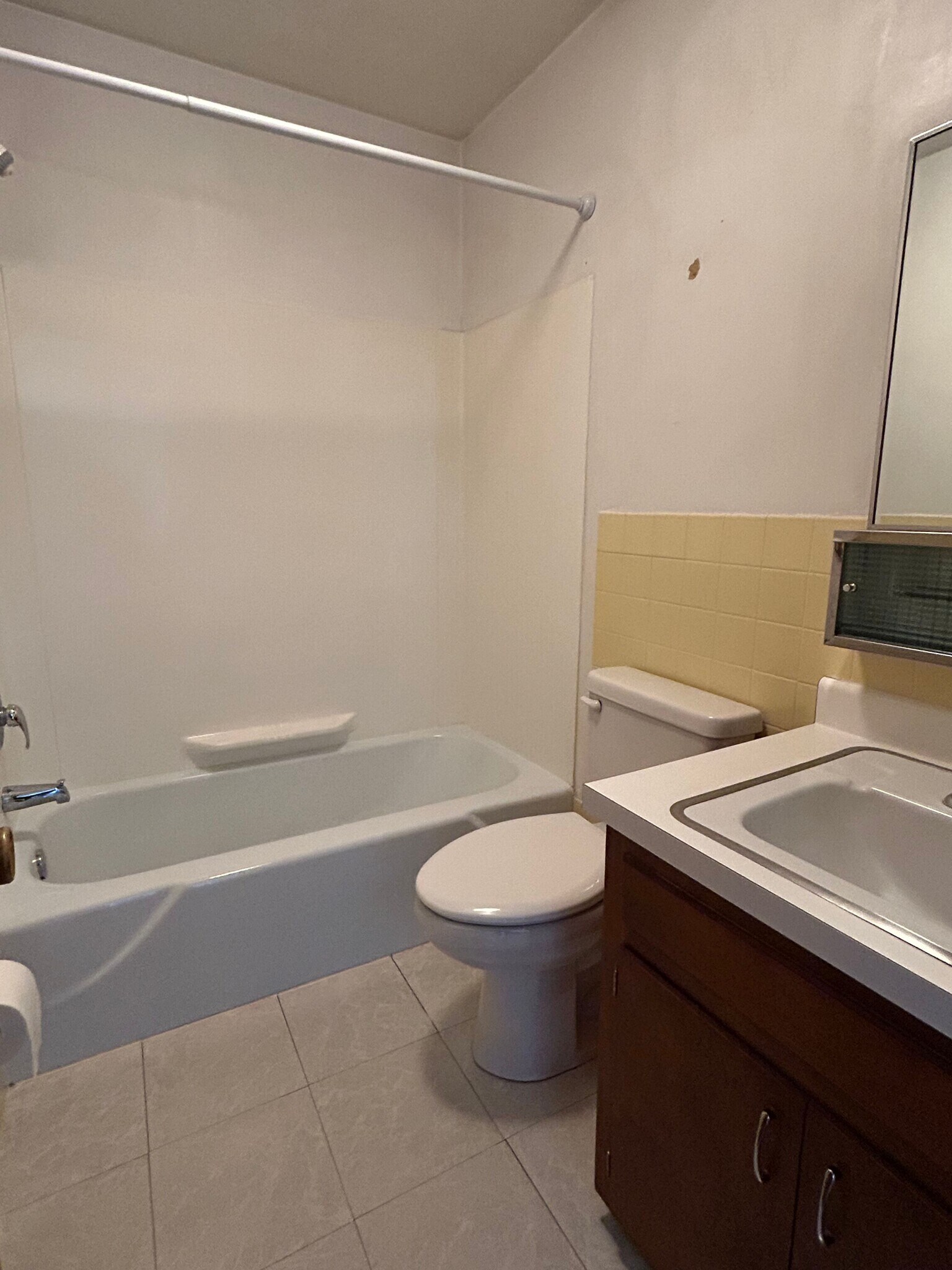 Building Photo - 608 19th Ave W