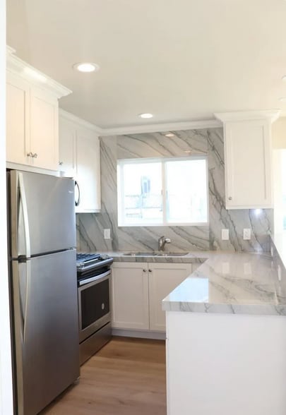 Building Photo - 902 W Cliff Dr