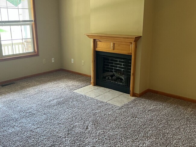 Building Photo - ***PRICE ADJUSTMENT - MOVE IN SPECIAL***