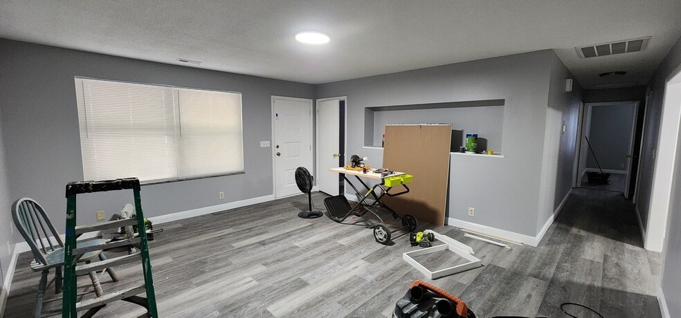 Building Photo - 3401 Hazelwood Ln