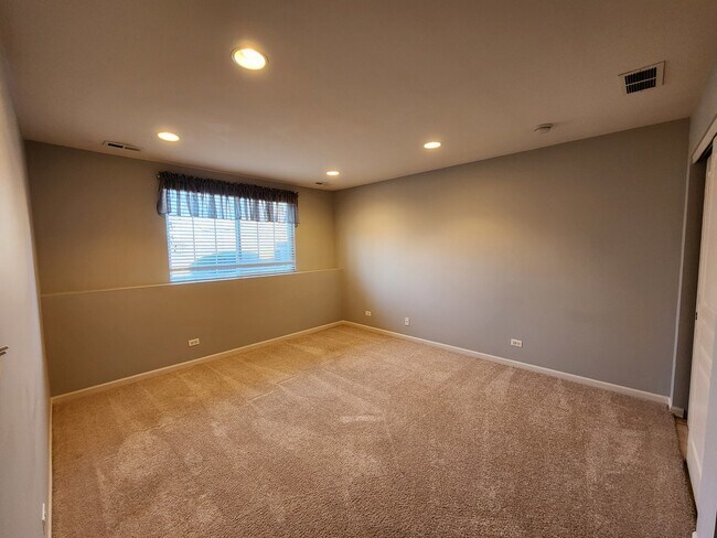 Building Photo - 1137 Reserve Dr