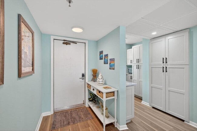 Building Photo - 9650 S Ocean Dr