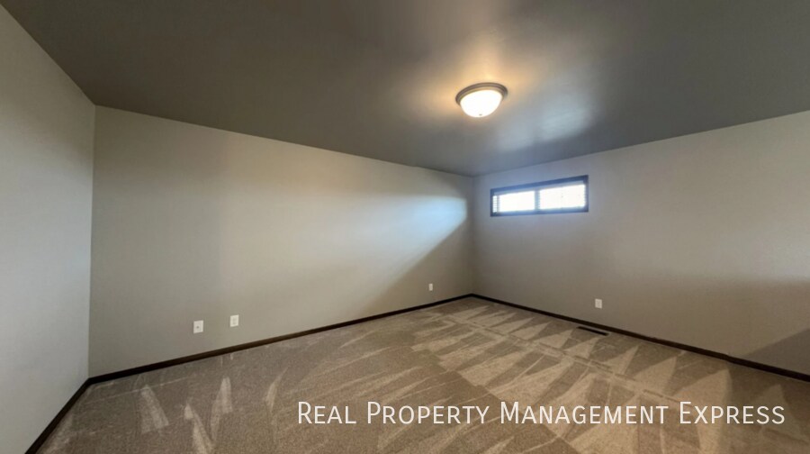 Building Photo - Modern 3 Bed, 2.5 Bath with Loft | Located in Southeast Sioux Falls