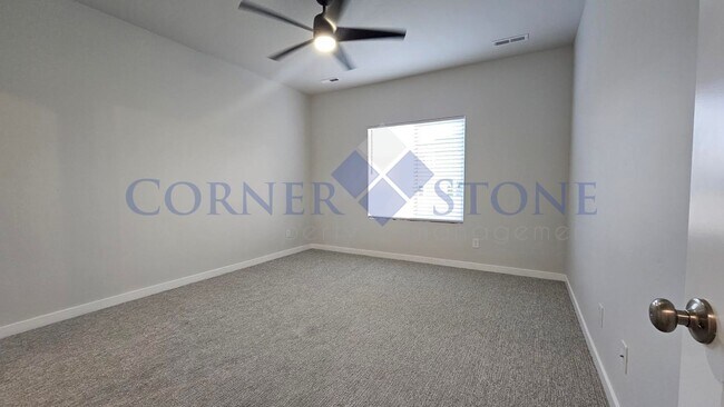 Building Photo - Like New Home With Community Pool!