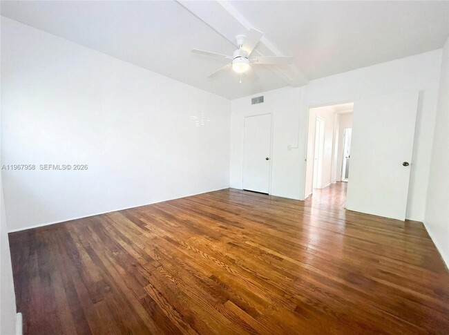 Building Photo - 841 W 40th St