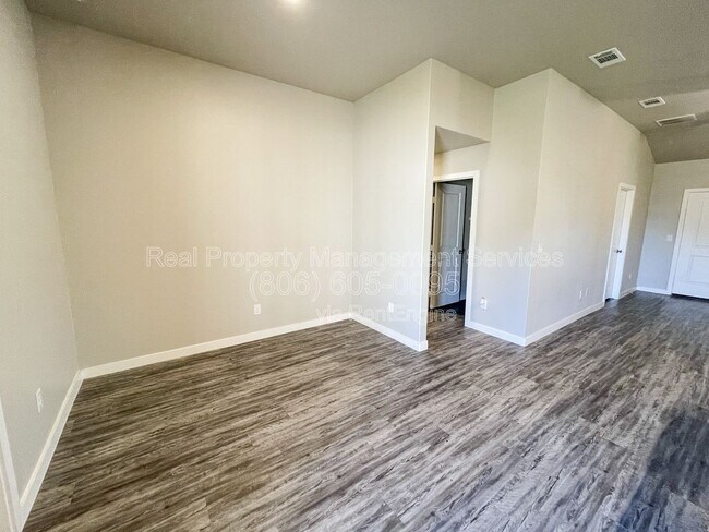 Building Photo - 3410 Bryan Ave