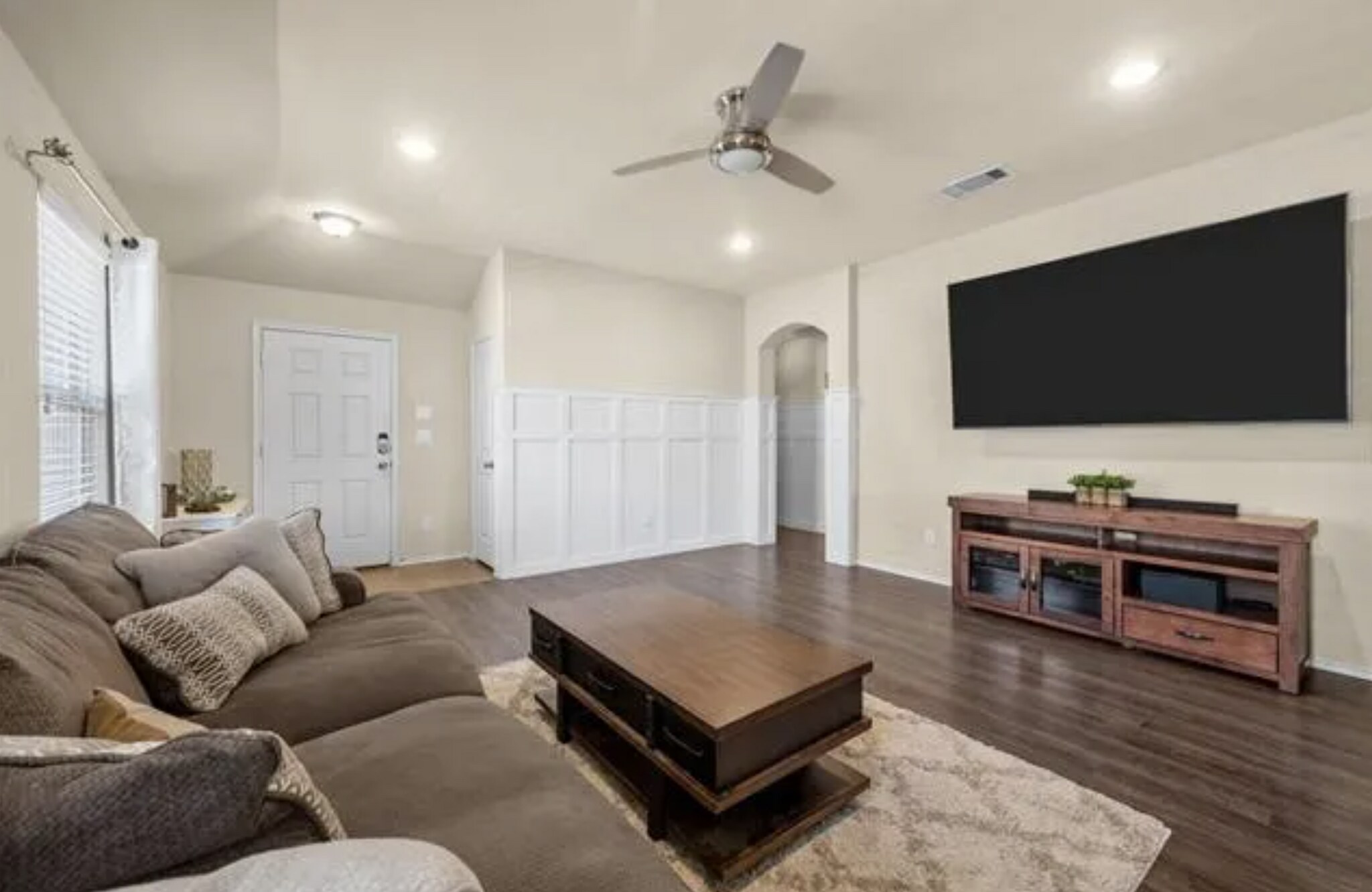 Building Photo - 2107 Hartley Dr