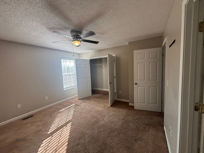 Building Photo - 2 Bed/1.5 Bath townhouse in Gray $1350 near shopping, restaurants, 1-26 and TRI-Cities Airport