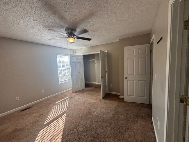 Building Photo - Coming Soon! 2 Bed/1.5 Bath townhouse in Gray $1350 near shopping, restaurants, 1-26 and TRI-Citi...