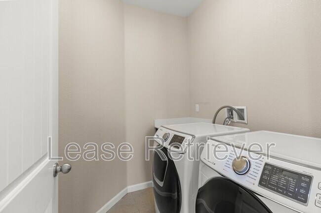 Building Photo - 2631 Clarita Dr