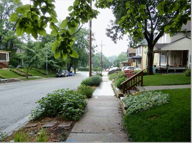 Nice quiet street with parking! - 3212 Poppleton Ave
