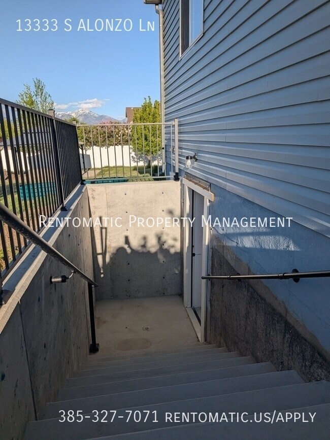 Building Photo - 13333 Alonzo Ln