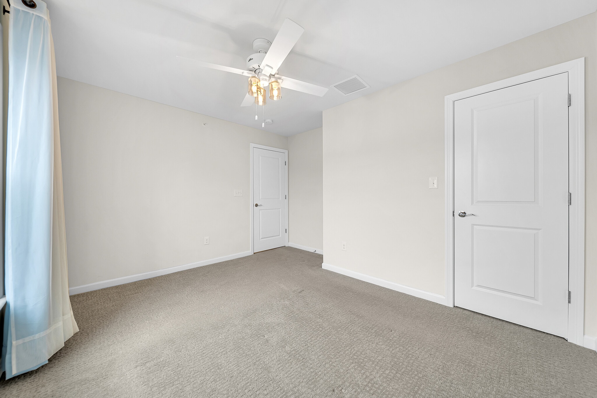 Building Photo - 5 Chestnut Crk