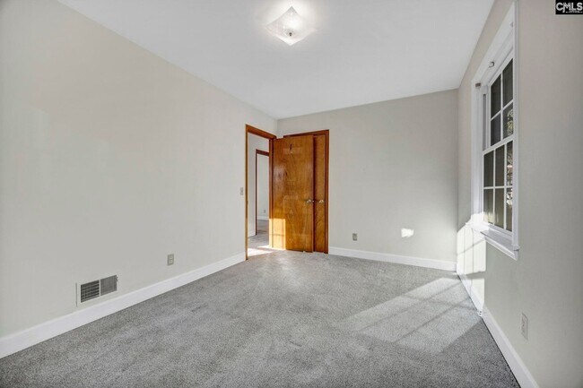 Building Photo - 1709 Woodfield Dr