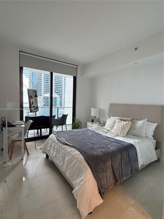 Building Photo - 1010 Brickell Ave