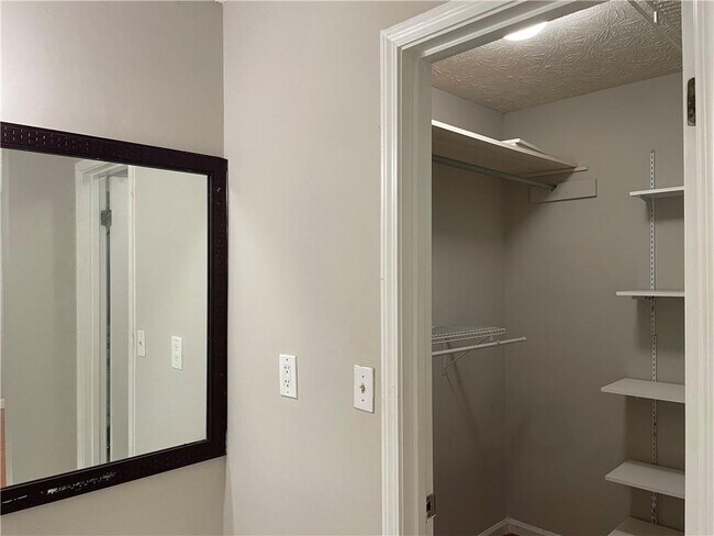 Building Photo - 906 Parkaire Crossing