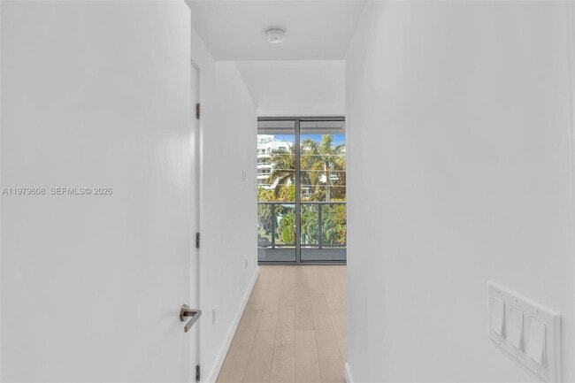 Building Photo - 9201 E Bay Harbor Dr