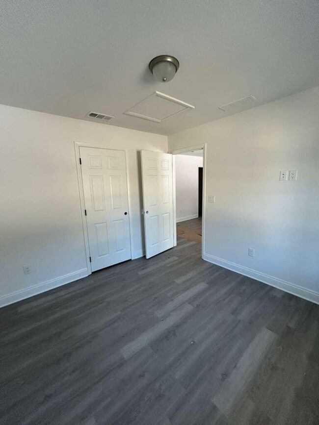 Building Photo - 32 Constitution Ave