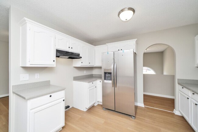 Building Photo - 429 Surrey Cir