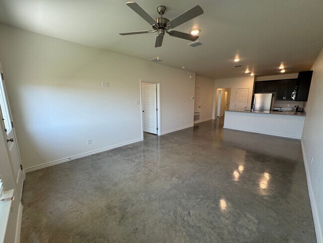 Building Photo - 636 Pacific Crest Trl