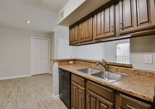 Building Photo - 12955 Woodforest Blvd