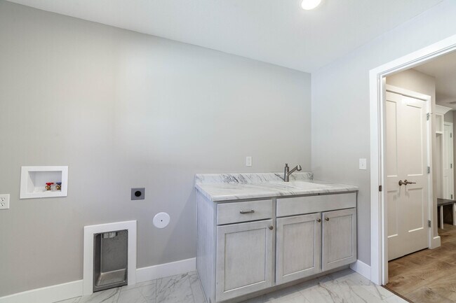 Building Photo - 1211 Shallow Ridge Cir