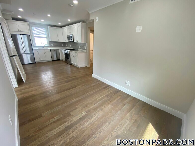 Building Photo - 153 Foster St