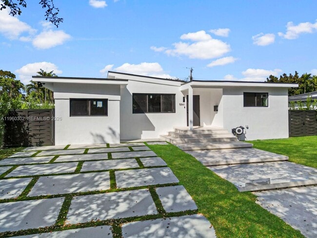 Building Photo - 5841 SW 13th St