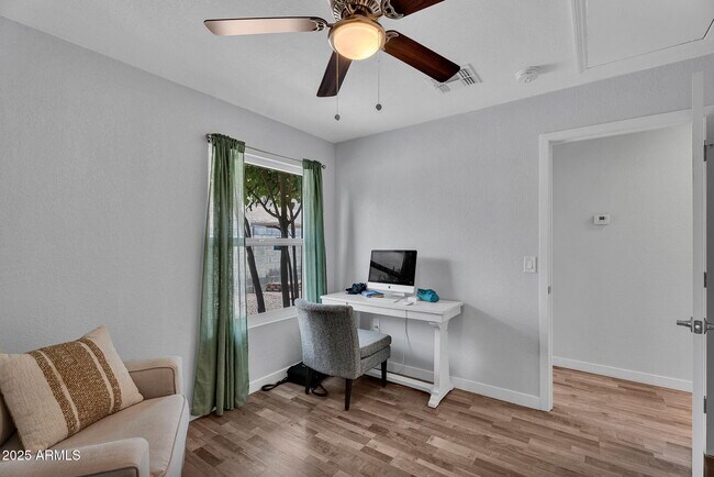 Building Photo - 1510 E Commerce Ave