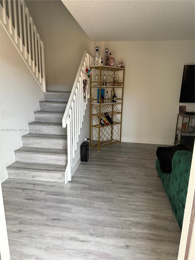 Building Photo - 2563 Lakeview Ct