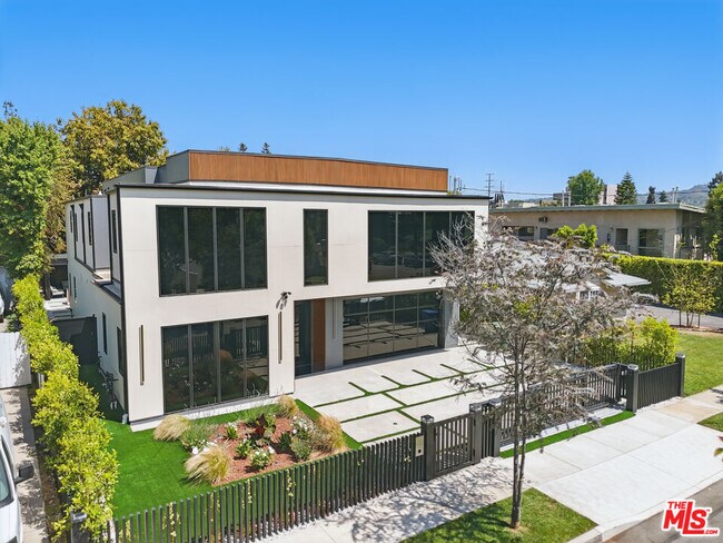Building Photo - 4904 Van Noord Ave
