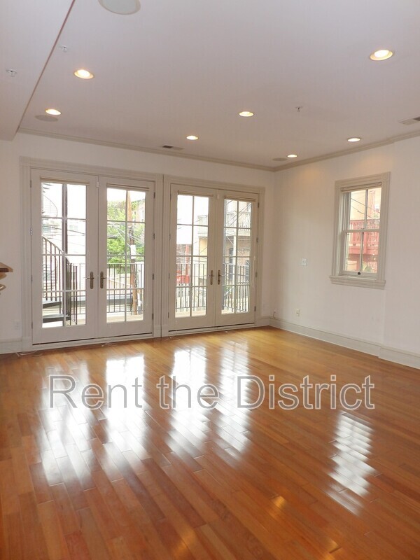 Building Photo - 1130 5th St NW