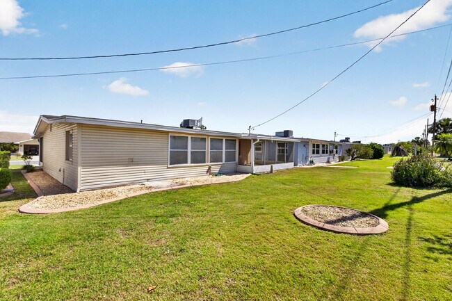 Building Photo - FULLY RENOVATED 2 BEDROOM WITH HUGE BONUS ROOM!