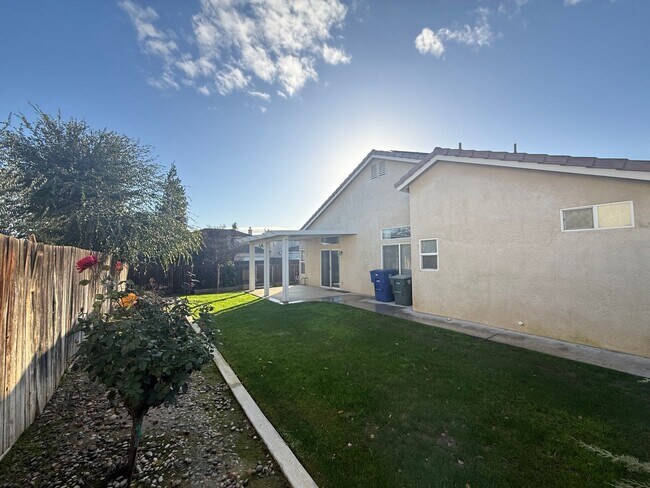 Building Photo - Spacious 4-Bedroom Corner Home MOVE IN SPECIAL