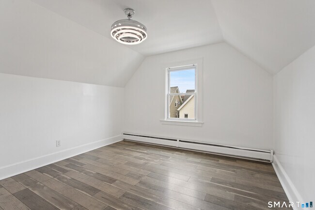 Building Photo - 28 Dolsen Pl