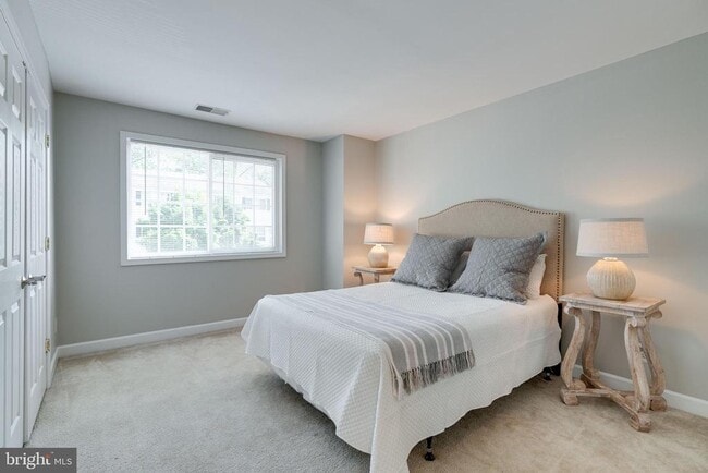 Building Photo - 1617 N Van Dorn St