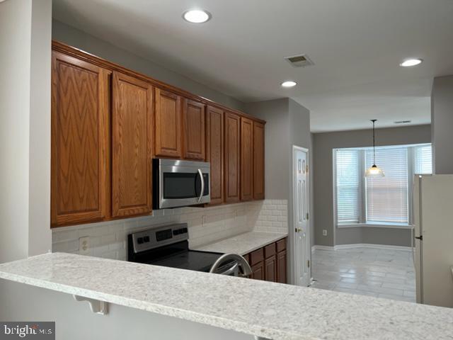 Building Photo - 16919 Four Seasons Dr